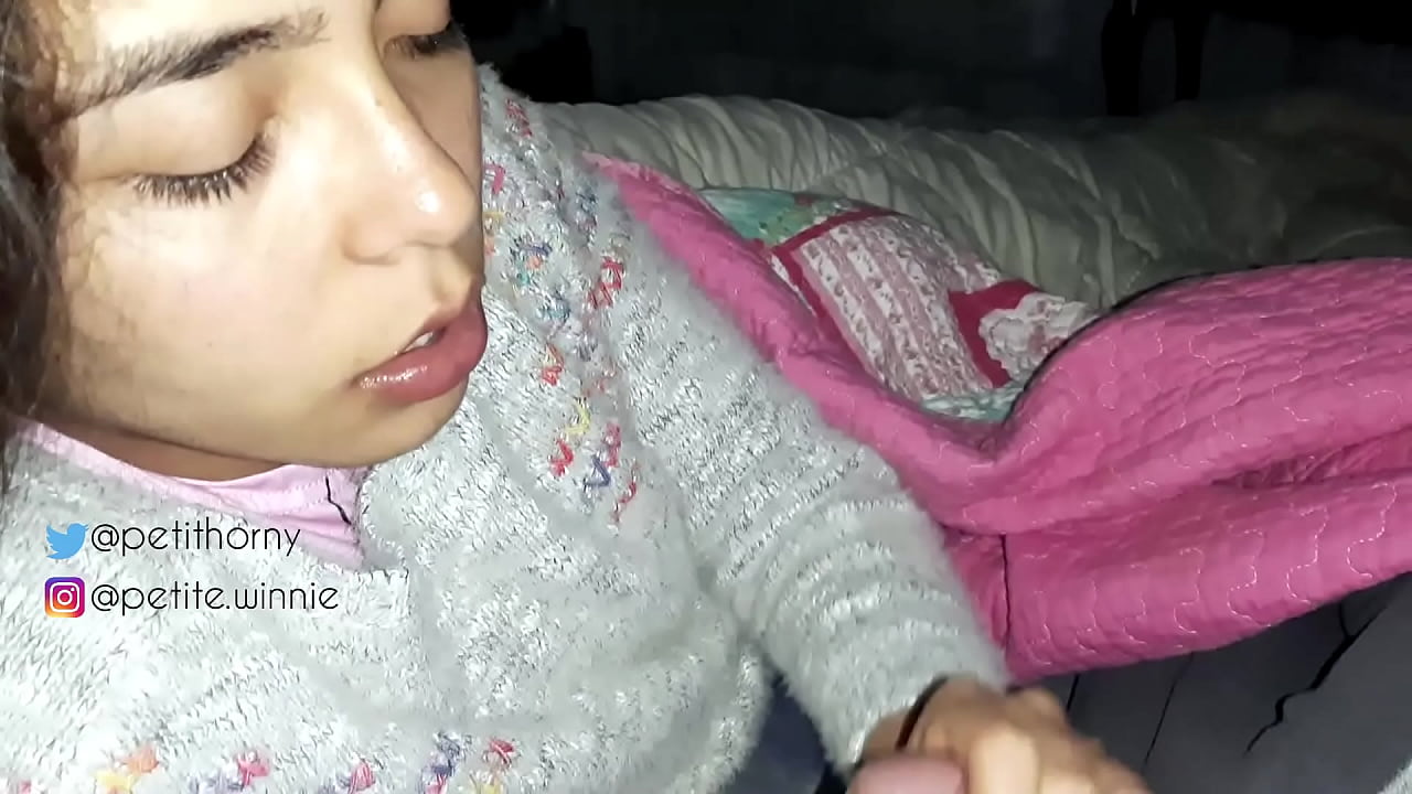 LENYELEM A FÉRJEM ÖSSZES FELGYÜLEMLETT TEJÉT - MEGMUTATOM A NYELVEMET A SPERMÁVAL