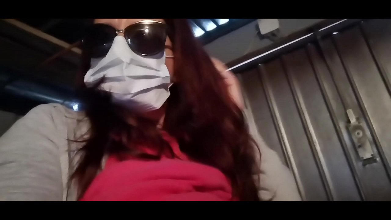 Nicoletta bosszút áll a szomszédján, és a garázsába pisil (Special Covid19 Olasz karantén)